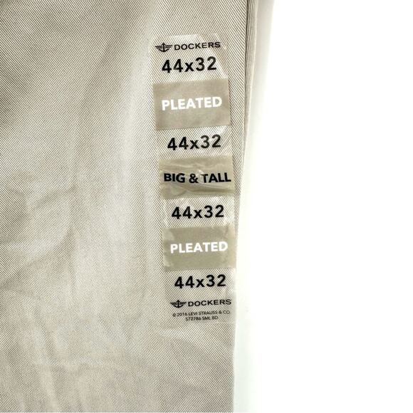 Dockers Big & Tall Classic Fit Pleated Easy Khakis Size 44x30 - Picture 5 of 7